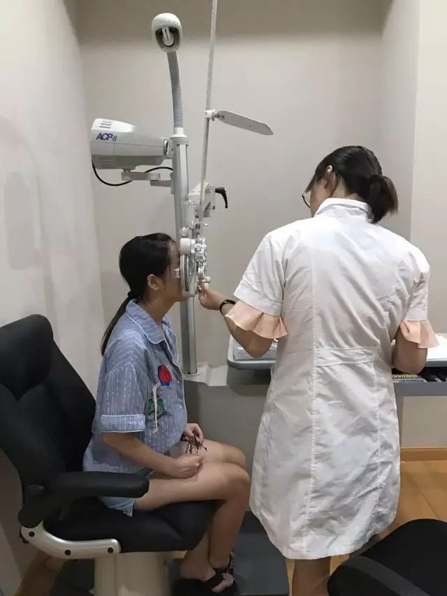 9月9日，杭州6686体育(中国)官方网站 - 登录入口举行全飞秒近视手术演示，在半个多小时内，杜新华院长为6名近视患者 施行了德国蔡司VisuMax3.0版全飞秒手术，大伙亲身体会到了SMILE手术的快速、轻松、微创、安全。.jpg