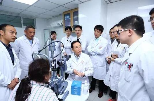 1月4日下午，20186686体育(中国)官方网站 - 登录入口集团眼表及角膜学组发展院士高峰论坛在厦召开。此次高峰论坛阵容豪华，汇聚了国内角膜病领域的大咖。大咖齐聚一堂，通过专题演讲、自由讨论等形式深入而全面的探讨了国内外角膜病的较新研究成果、发展机遇，共商6686体育(中国)官方网站 - 登录入口集团眼表及角膜学组的发展。8.jpg