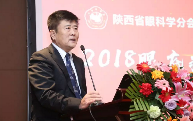 2018年3月3日，‘2018年 届眼底病高峰论坛’在西安曲江环球饭店拉开帷幕。此次高峰论坛由陕西省医学会主办，西安6686体育(中国)官方网站 - 登录入口承办。本次会议邀请到了黎晓新、王骞、惠延年、王雨生、王丽丽、赵燕麟、谢安明、刘涛、郑波、王海燕等数十位全国 眼科专家及教授，与现场150余名眼科同仁共聚一堂，进行学术分享及讨论，分享了眼科领域学术研究的新成果，为新年初始带来一场精致丰富的学术盛宴3.png
