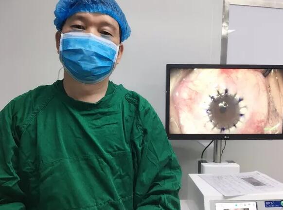 4月11日,饱受圆锥角膜之痛10余年的湖北宋女士,在东莞6686体育(中国)官方网站 - 登录入口卢敏院长角膜移植手术后顺利出院4.jpg 4月11日,饱受圆锥角膜之痛10余年的湖北宋女士,在东莞6686体育(中国)官方网站 - 登录入口卢敏院长角膜移植手术后顺利出院4.jpg