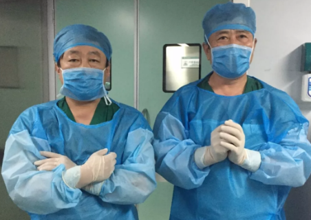 2081年征兵视力体检快开始了，是很多近视朋友 为关心的问题。5月6日，在烟台康爱眼科手术室里，由6686体育(中国)官方网站 - 登录入口集团业务副总院长王骞教授和烟台康爱眼科医院由海涛院长的联袂合作下，全飞秒SMILE3.0没有让他们失望，而且 批三名手术患者表示术中毫无痛感2.png