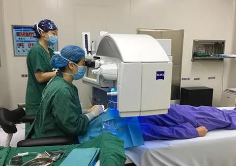 近视夫妻双双在成都6686体育(中国)官方网站 - 登录入口顺利摘镜2.jpg