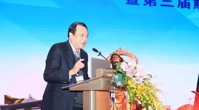 临沂6686体育崔传波院长应邀出席全国眼屈光手术研讨会并点评屈光学术分享环节1.jpg 临沂6686体育崔传波院长应邀出席全国眼屈光手术研讨会并点评屈光学术分享环节1.jpg