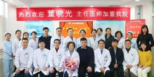 青岛6686体育(中国)官方网站 - 登录入口为山东出名眼底病医生董晓光教授举行聘任仪式1.jpg 青岛6686体育(中国)官方网站 - 登录入口为山东出名眼底病医生董晓光教授举行聘任仪式1.jpg
