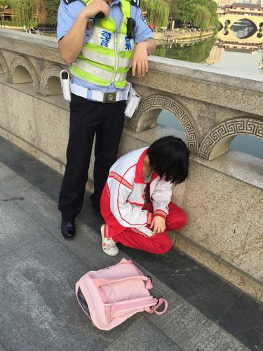 成都日报：女学生欲跳河轻生 成都6686体育(中国)官方网站 - 登录入口职工路过救下