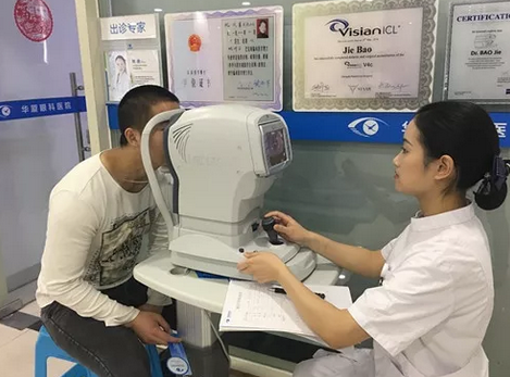 大学生连续两次无法通过征兵视力体检 这次来成都6686体育(中国)官方网站 - 登录入口摘镜再圆梦1.png