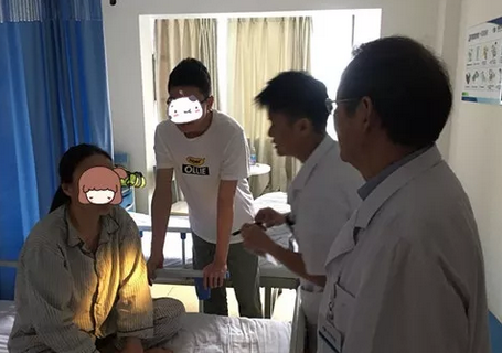 成都6686体育罗清礼院长为四处求医未果的河南眼眶肿瘤患者手术3.png