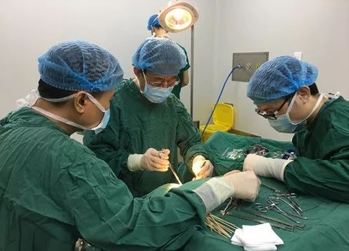 成都6686体育眼医院罗清礼院长：睑板腺癌越早发现与诊断，越早医治，其预后越好3.png