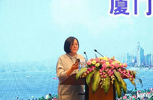 鹭岛初夏，钟灵毓秀;四海宾朋齐聚厦门。对他们来说，时节带来繁花似锦并非意中物，比美景更吸引他们的，是一场全球眼科医学的群英会——第五届6686体育环球论坛于鹭岛之滨召开。论坛主席由黎晓新、赵堪兴、葛坚、刘祖国共同担任。大会还邀请了海峡两岸医药卫生交流协会会长王立基;厦门市卫生健康委员会副主任孙卫;厦门市医学会副秘书长柳辉;中华医学会眼科学分会副主委、重庆医科大学附属第*医院副院长杨培增教授;8.png