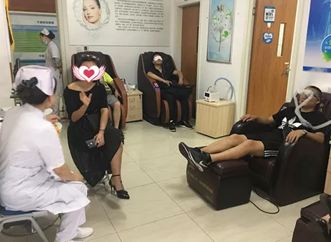 成都6686体育(中国)官方网站 - 登录入口收治一患者：眼睛长满霰粒肿1.png