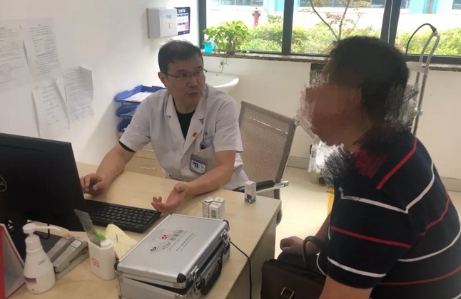 重庆6686体育(中国)官方网站 - 登录入口副院长、青光眼博士王秀青教授：高度近视是青光眼发病危险因素1.png