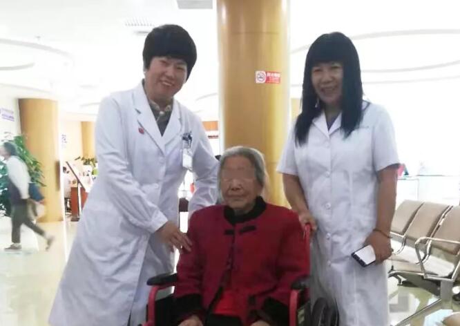 百岁白内障老人在6686体育(中国)官方网站 - 登录入口顺利手术2.jpg