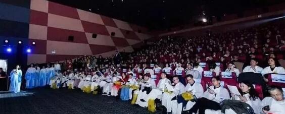 6686体育(中国)官方网站 - 登录入口蔡磊琳业务副院长与同行一道出席第九届“关爱近视 微笑论坛”EVO ICL电影学院专场1.jpg