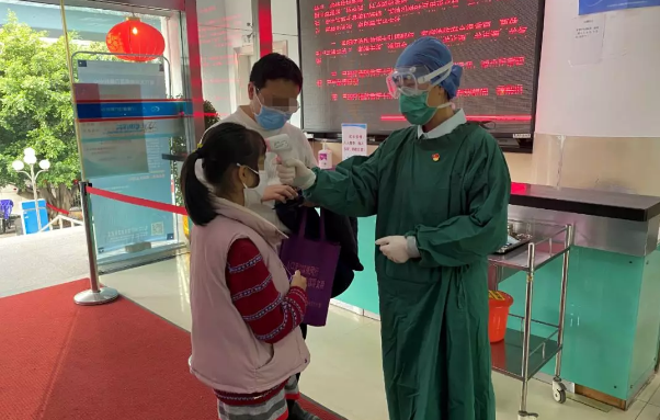 不一样的一线，一样的坚守——6686体育集团本部厦门眼科中心守护爱与光明6.png