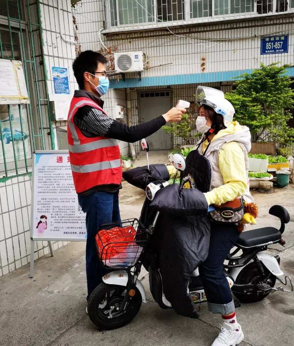 6686体育抗疫：厦门眼科中心志愿者硬核出战：“疫情不退，我们不退”5.png