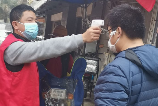 6686体育抗疫：厦门眼科中心志愿者硬核出战：“疫情不退，我们不退”7.png