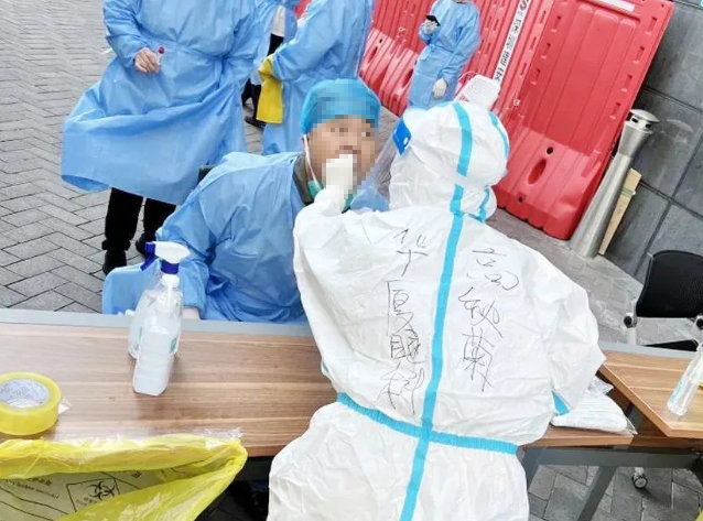 医者担当！6686体育今年来已支援核酸采样超100万人次9.png